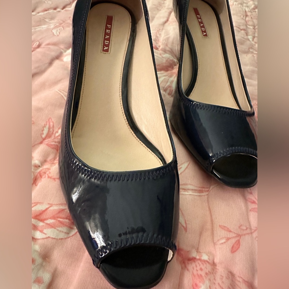 Like NEW! PRADA blue patent leather open toe heels. Peep toe. Size EU 40 9.5